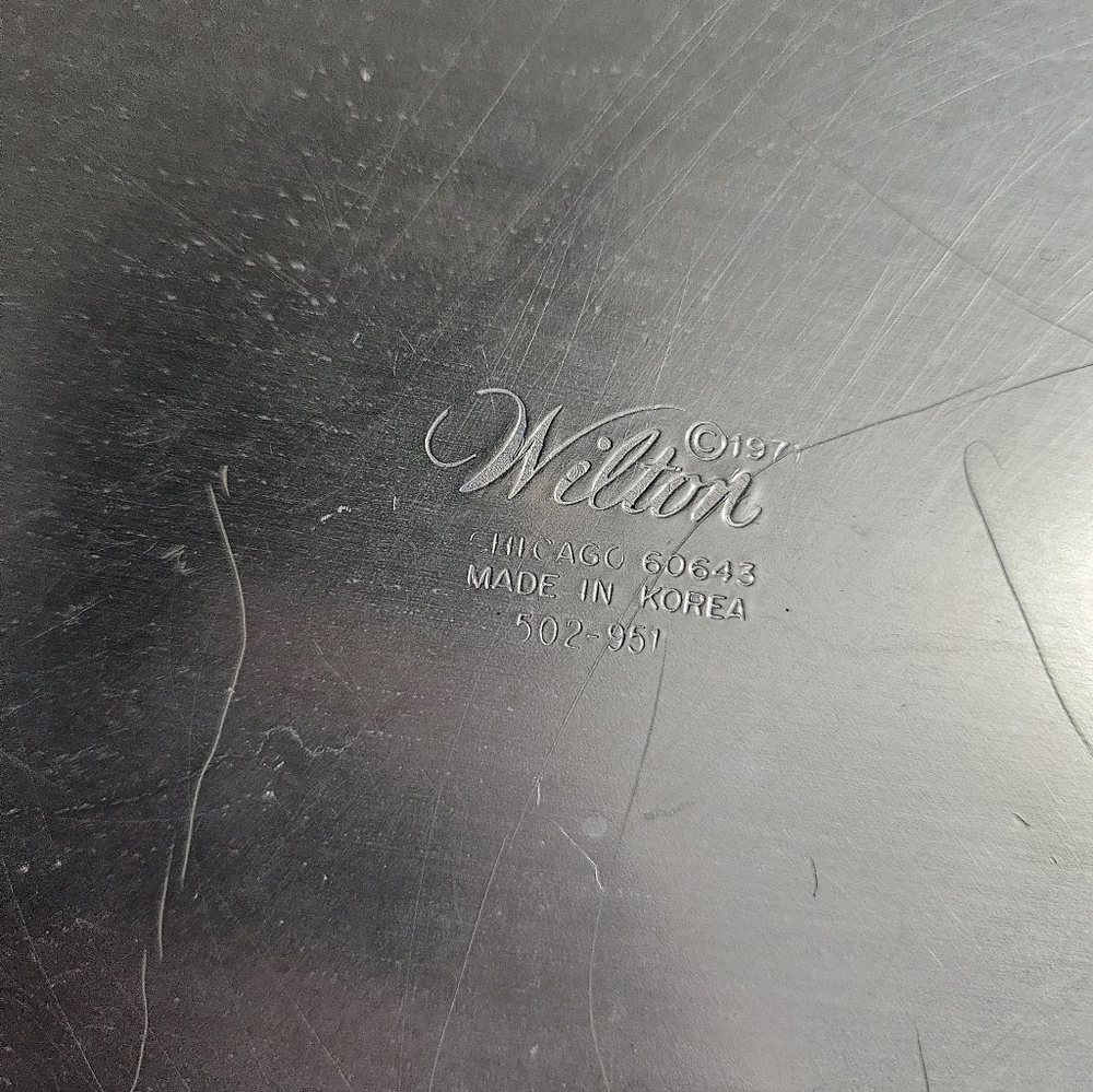 Wilton Set Of Two Heart Pans! - Picture 5 of 5